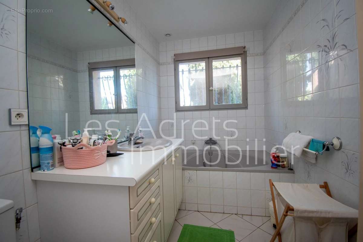 Maison à BAGNOLS-EN-FORET