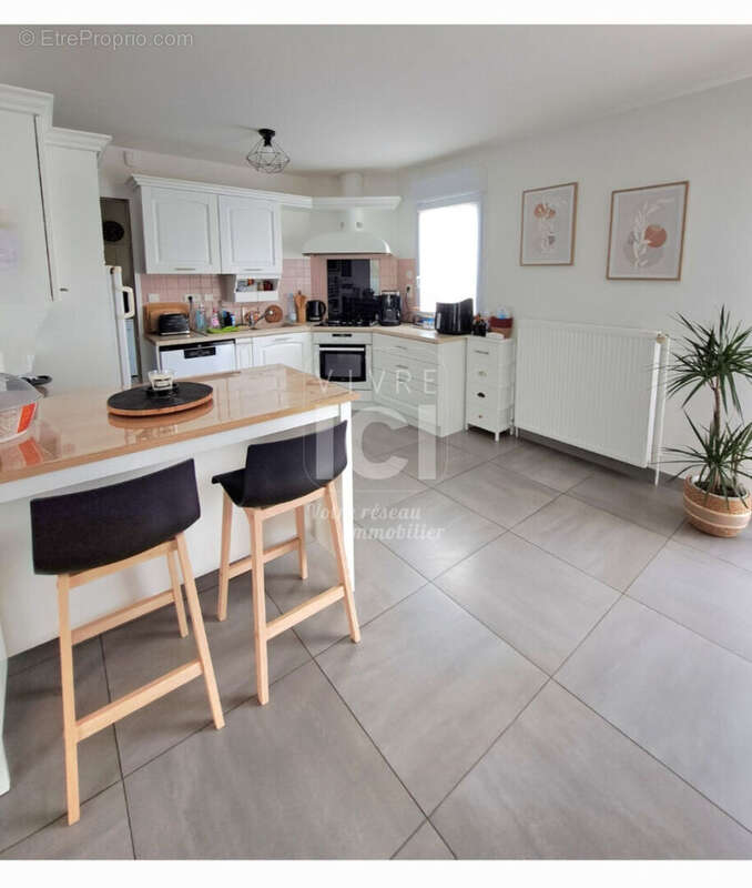 Maison à SAINTE-LUCE-SUR-LOIRE