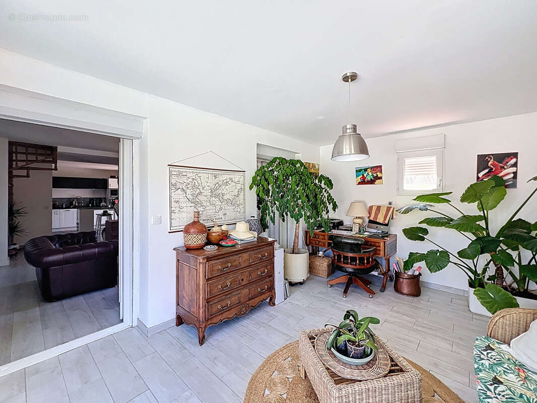 Maison à VILLELONGUE-DELS-MONTS