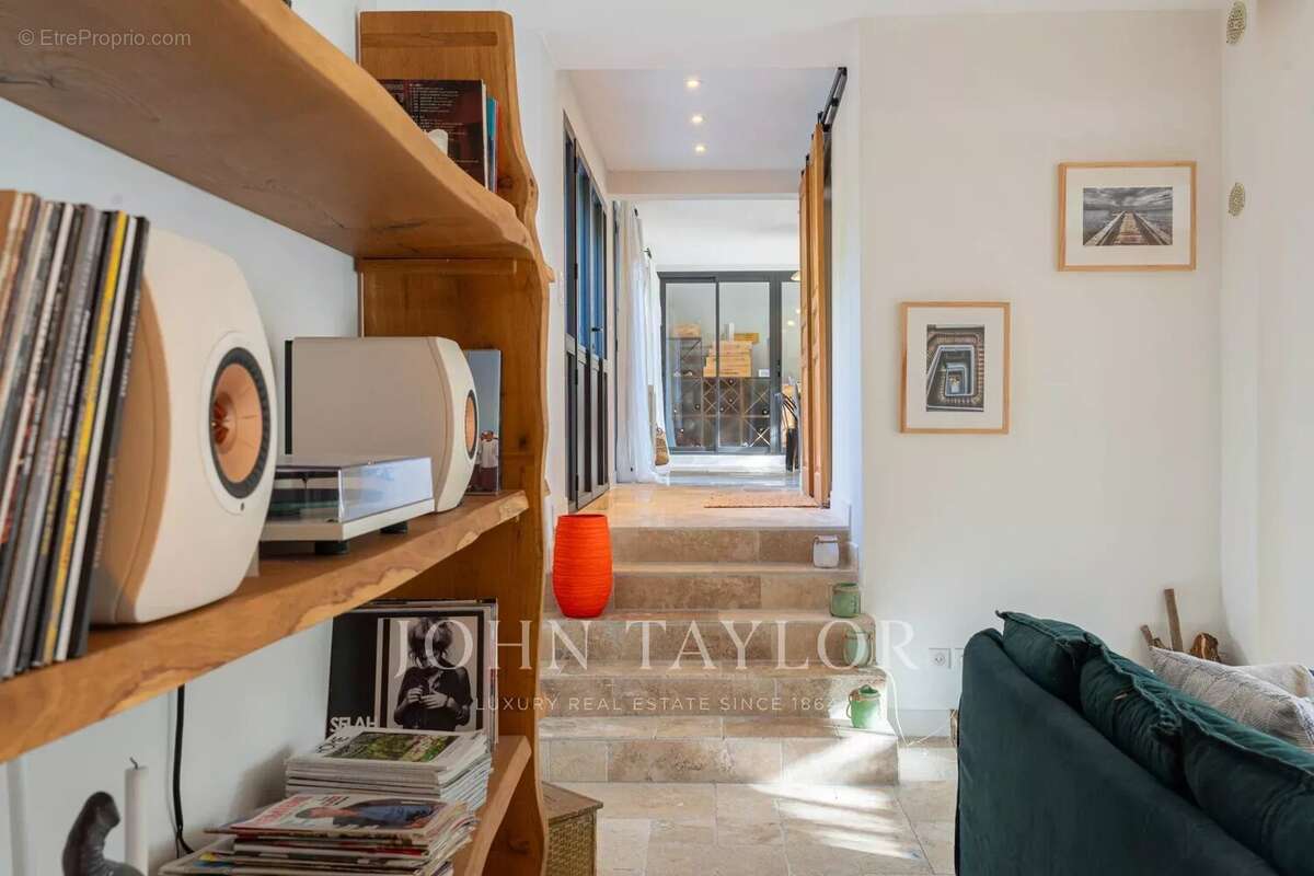 Maison à VAUVENARGUES