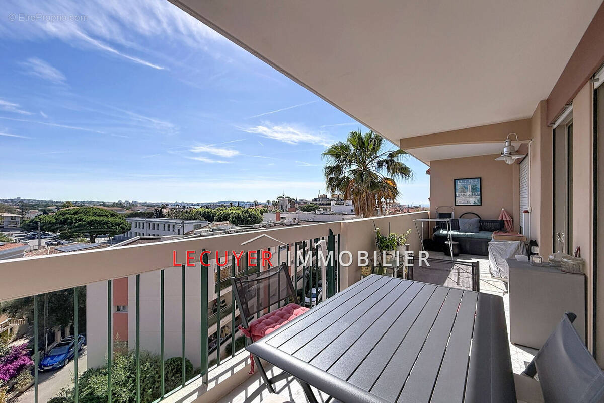 Appartement à VALLAURIS