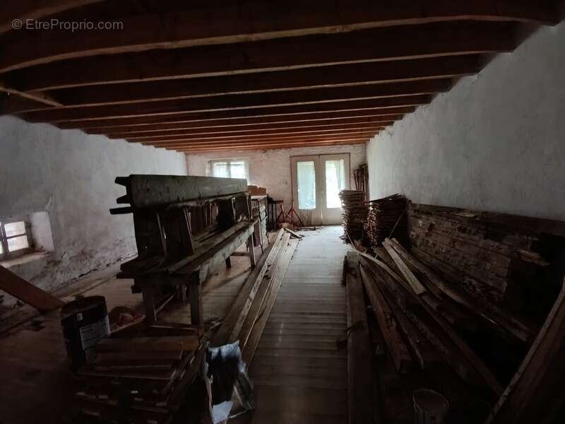 Appartement à FIX-SAINT-GENEYS