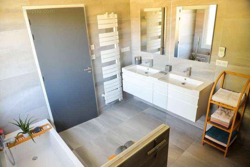 Maison contemporaine haut de gamme 203m2 avec piscine chauffée et double garage - photo 22