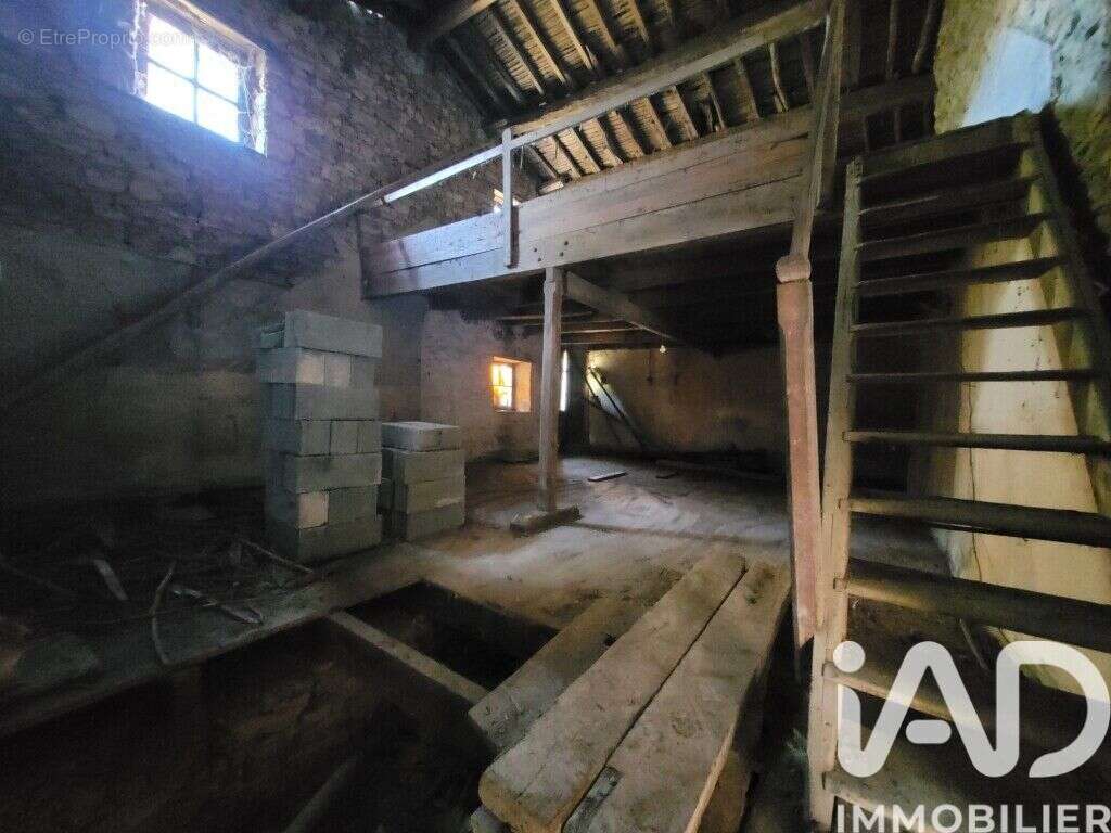 Maison 175 m² à Saint-Lin  - photo 5