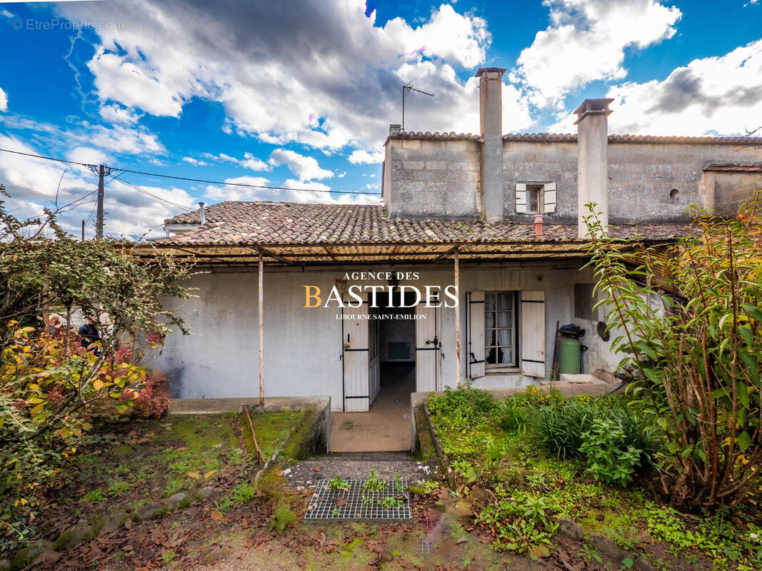 Maison à SAINT-LAURENT-DES-COMBES