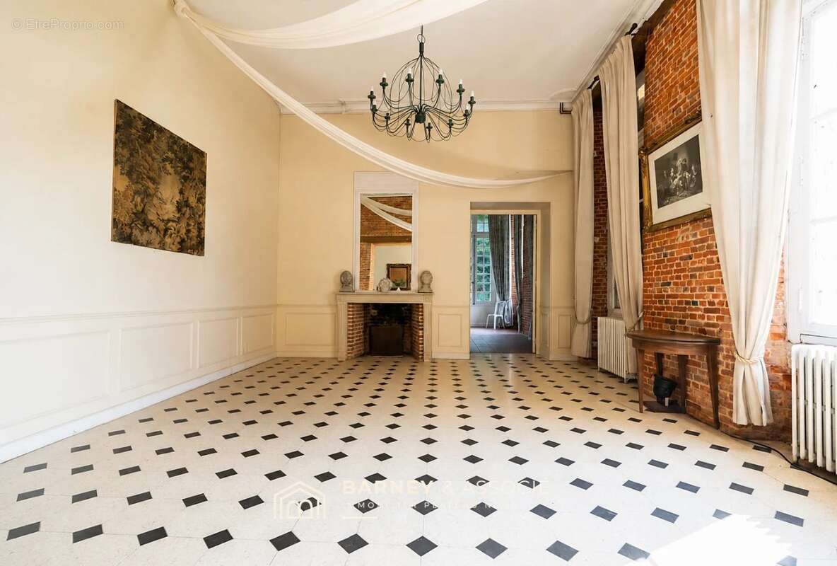 525 m² à Saussay  - photo 7