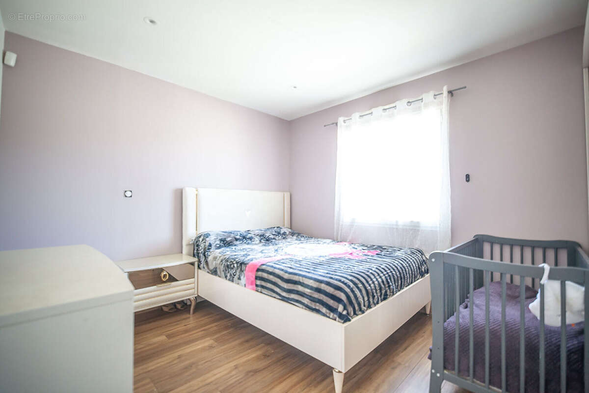 Maison à AMBARES-ET-LAGRAVE