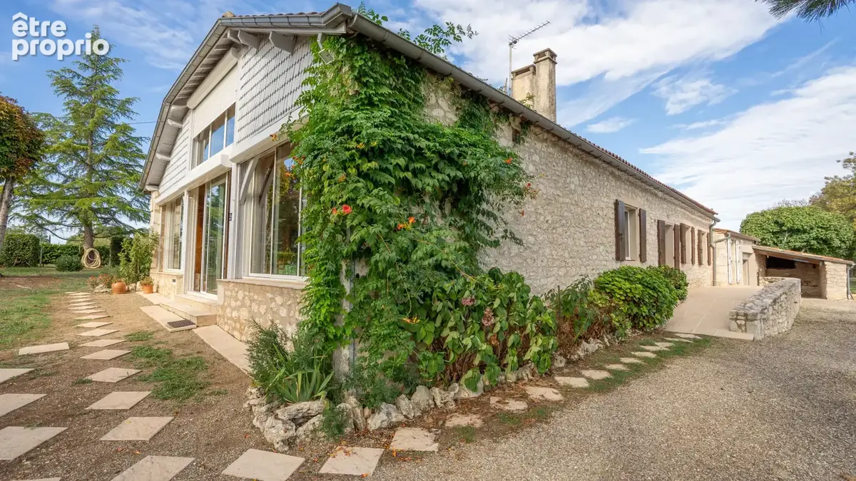 Grange en pierre restaurée (5 chambres) avec dépendance s et piscine. - photo 2