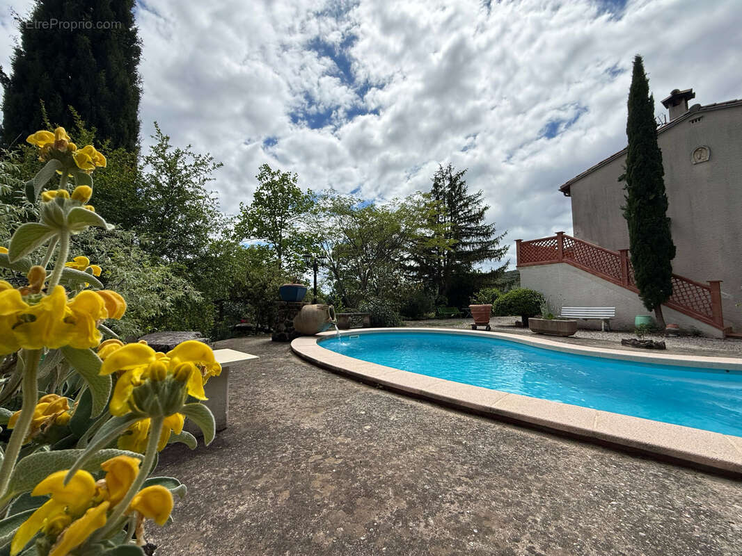 Maison à POUJOLS