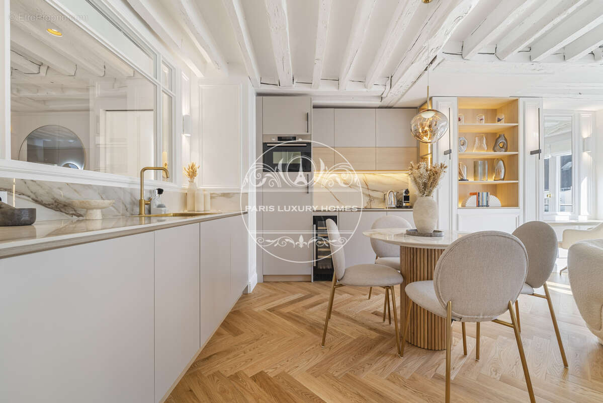 Appartement à PARIS-1E