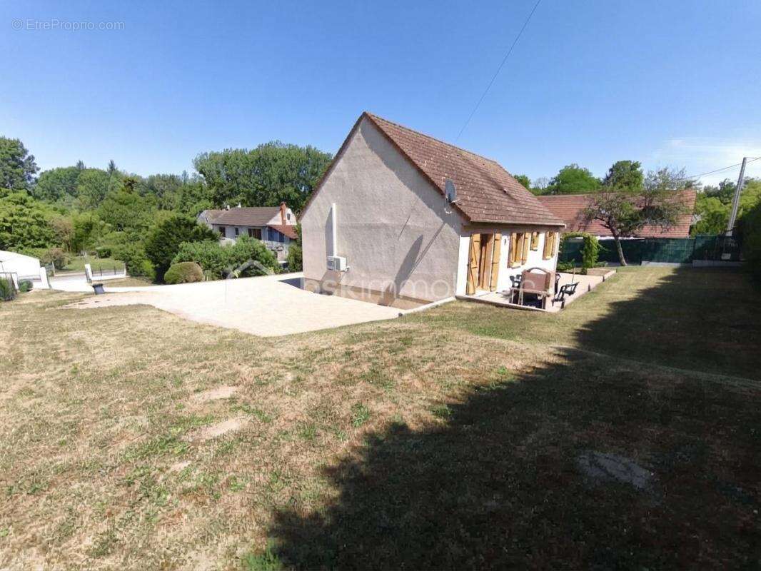 Maison de plain-pied 91 m² – 3 chambres – Terrain de 1100 m² – DPE C - photo 2