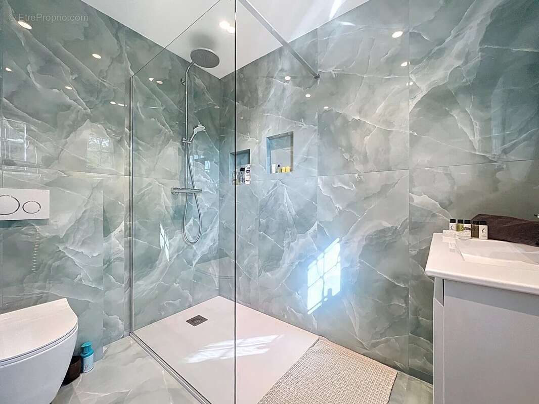 Maison à LA ROQUETTE-SUR-SIAGNE