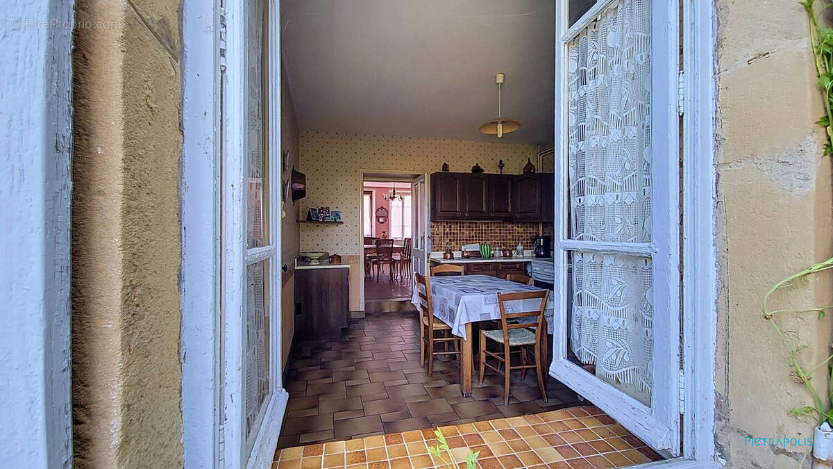 Maison 180 m² à Saint-Jean-De-Bournay  - photo 7