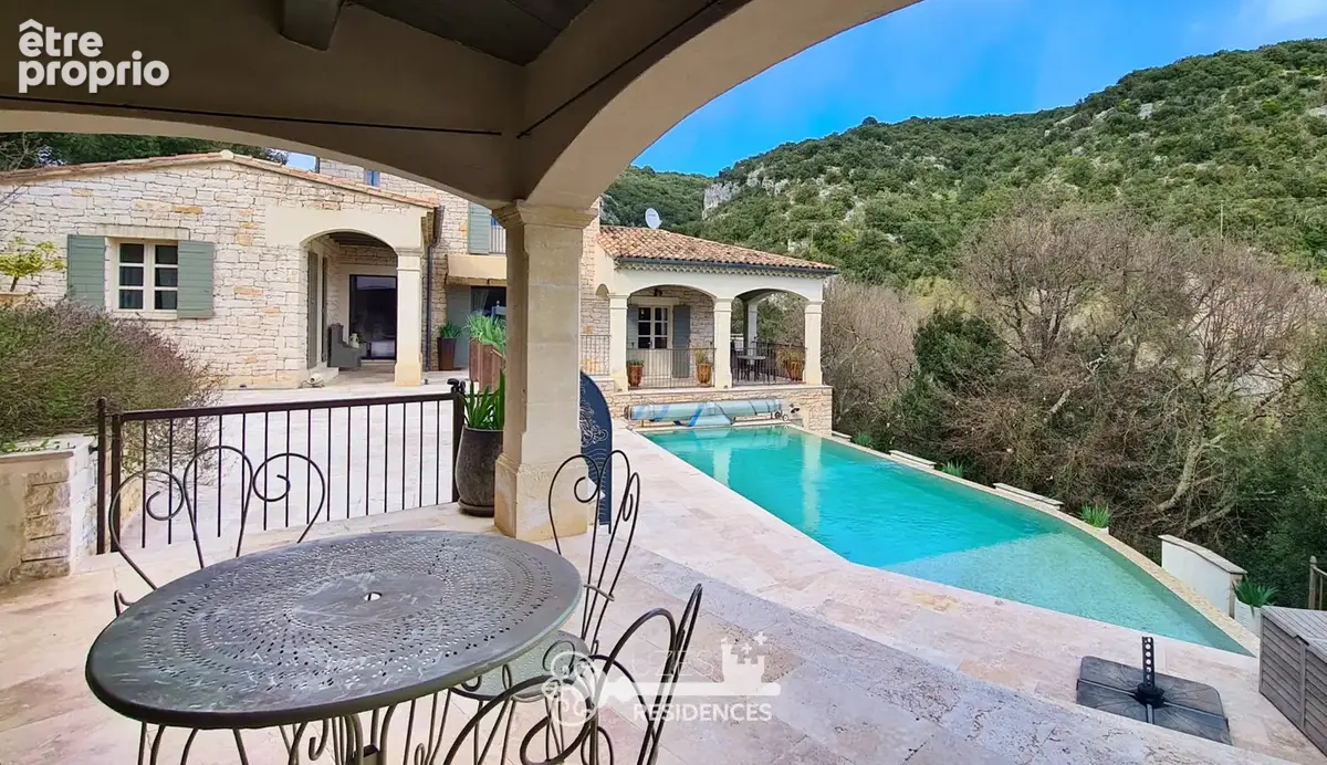 Vallée de la Cèze, magnifique maison en pierre de 213 m2 avec piscine à débordement et vues - photo 18