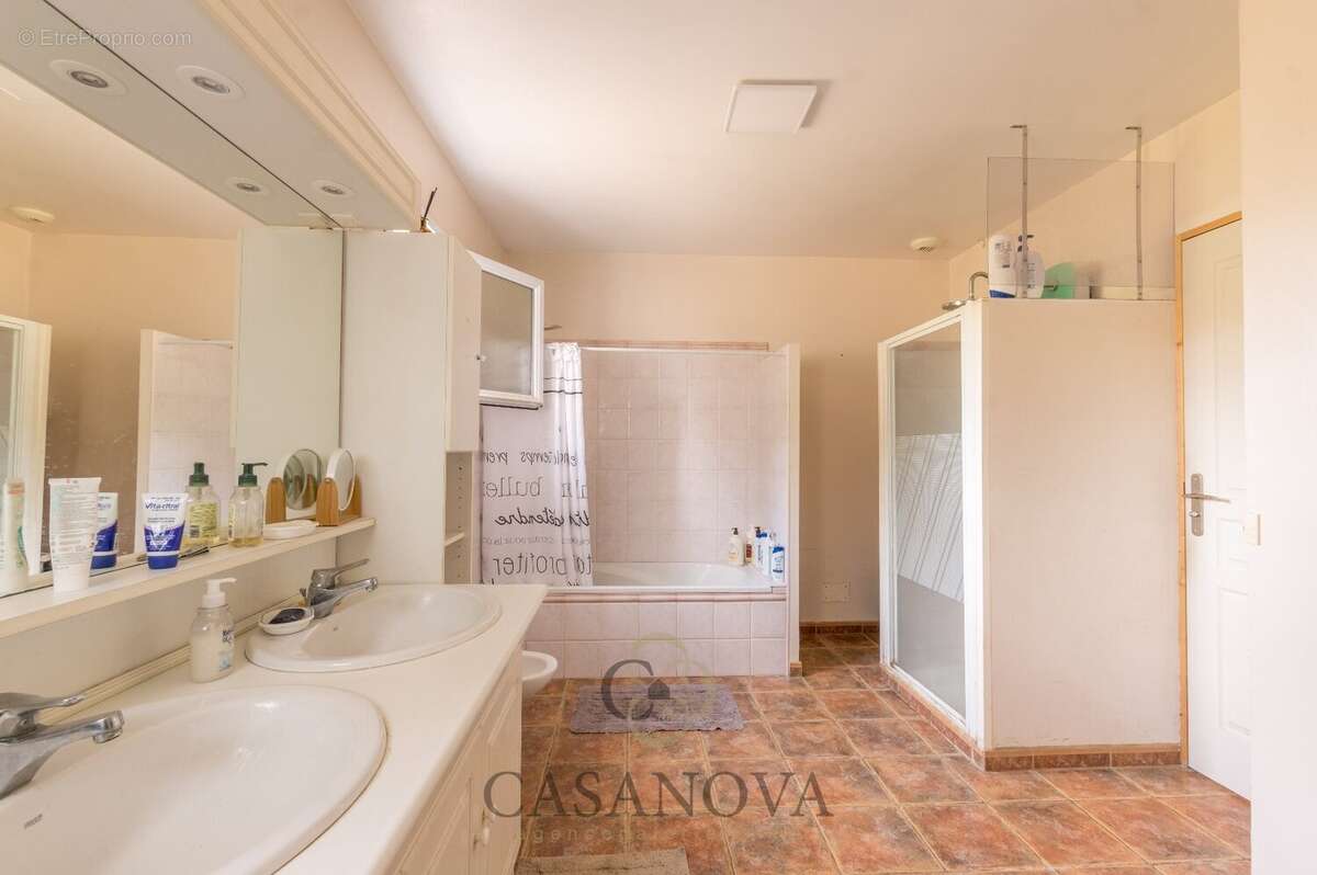 Maison à COMBAILLAUX