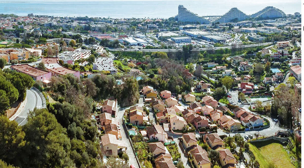 Appartement à VILLENEUVE-LOUBET
