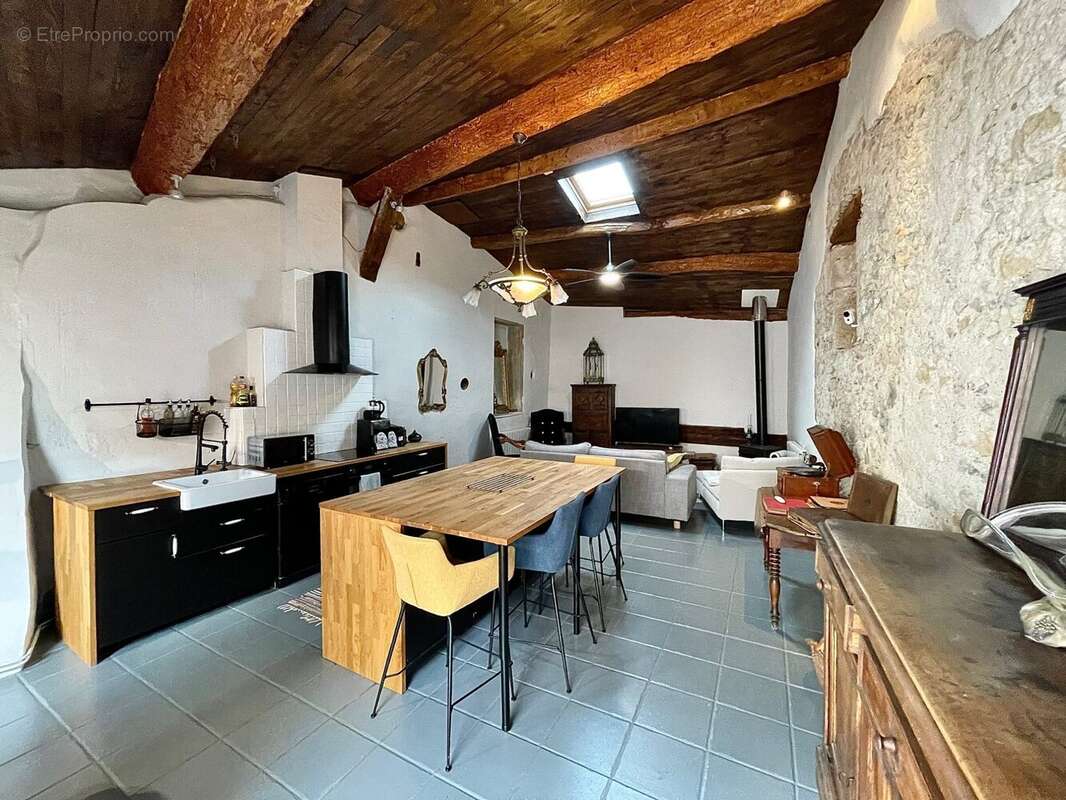 Maison à POUZOLLES