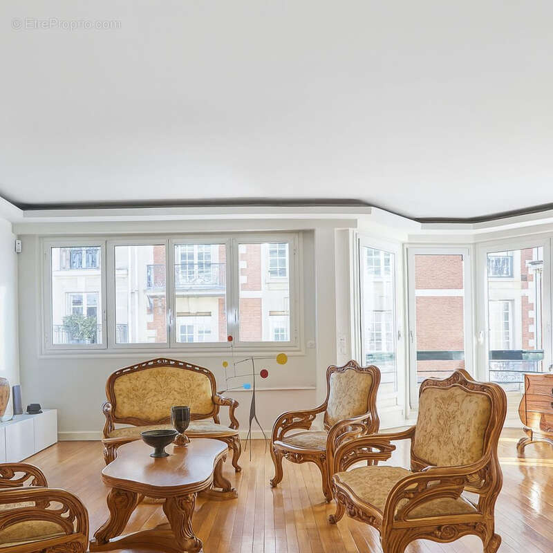 Appartement à PARIS-7E