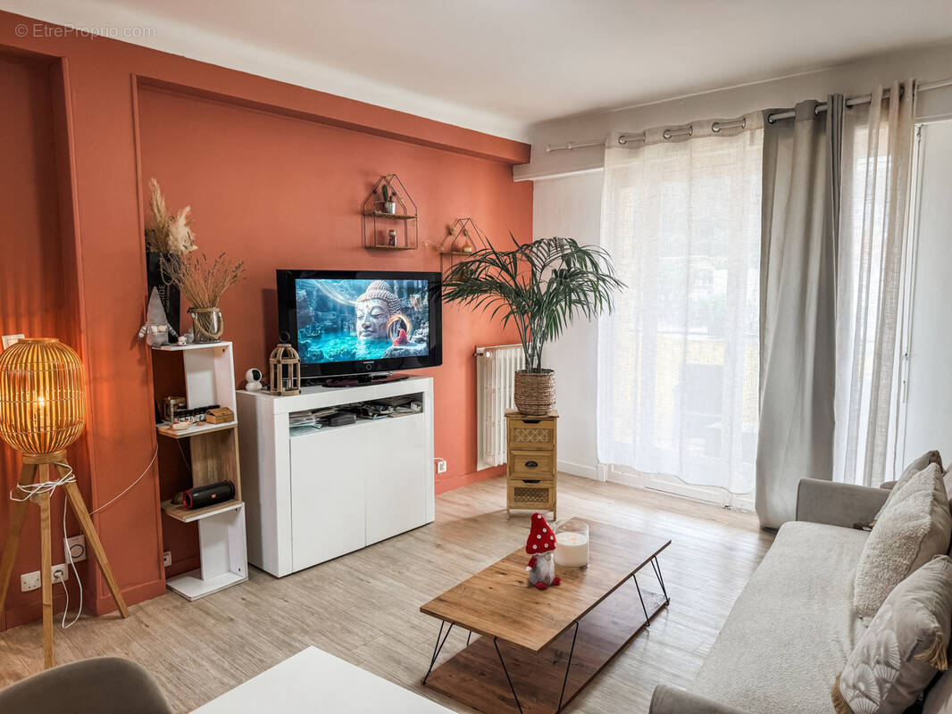 Appartement à SAINT-LAURENT-DU-VAR