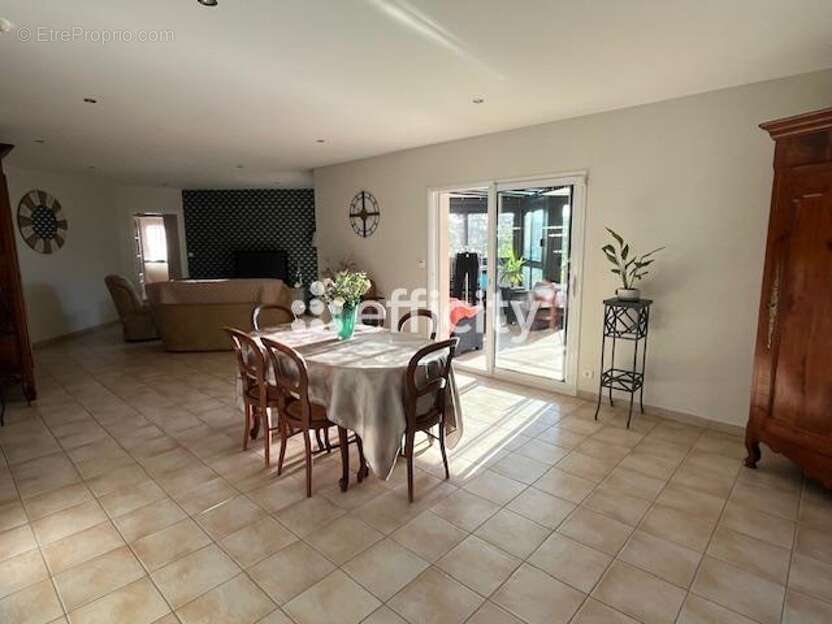 Maison à LE GIROUARD