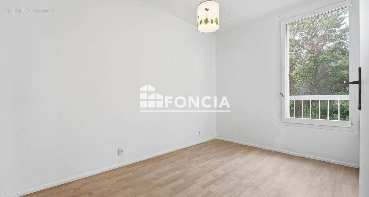 Appartement à SAINT-LAURENT-DU-VAR