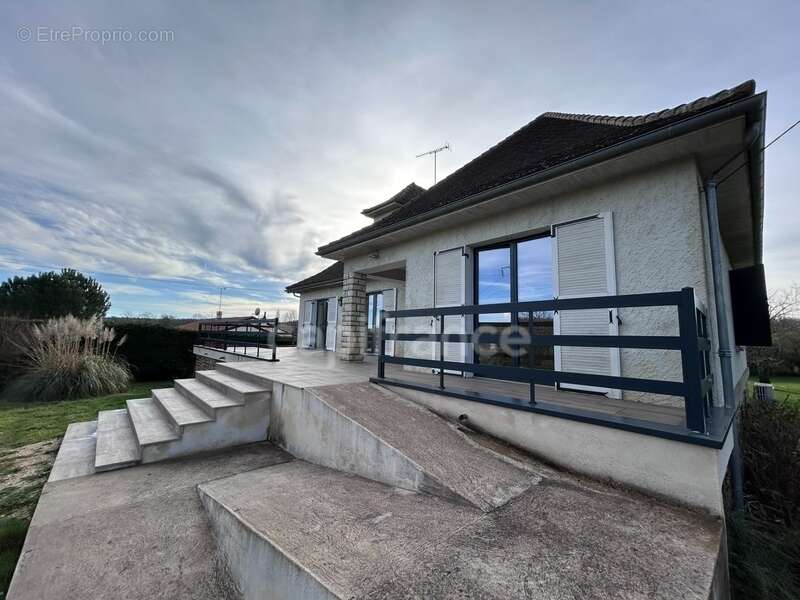 Maison à CORGNAC-SUR-L'ISLE