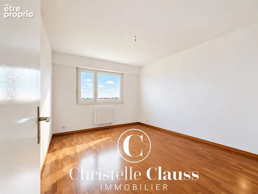Appartement traversant de 88 m² , Terrasse, vue dégagée et garage - photo 6