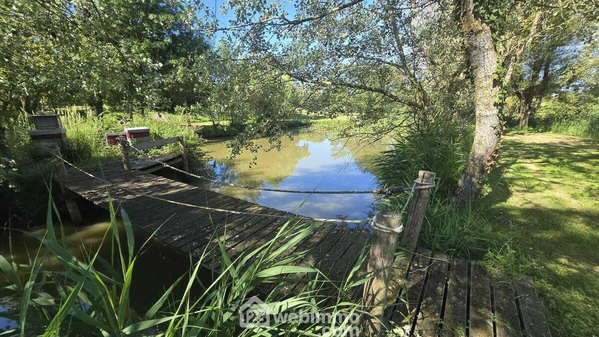 Plan d'eau privatif. - Terrain à JARD-SUR-MER