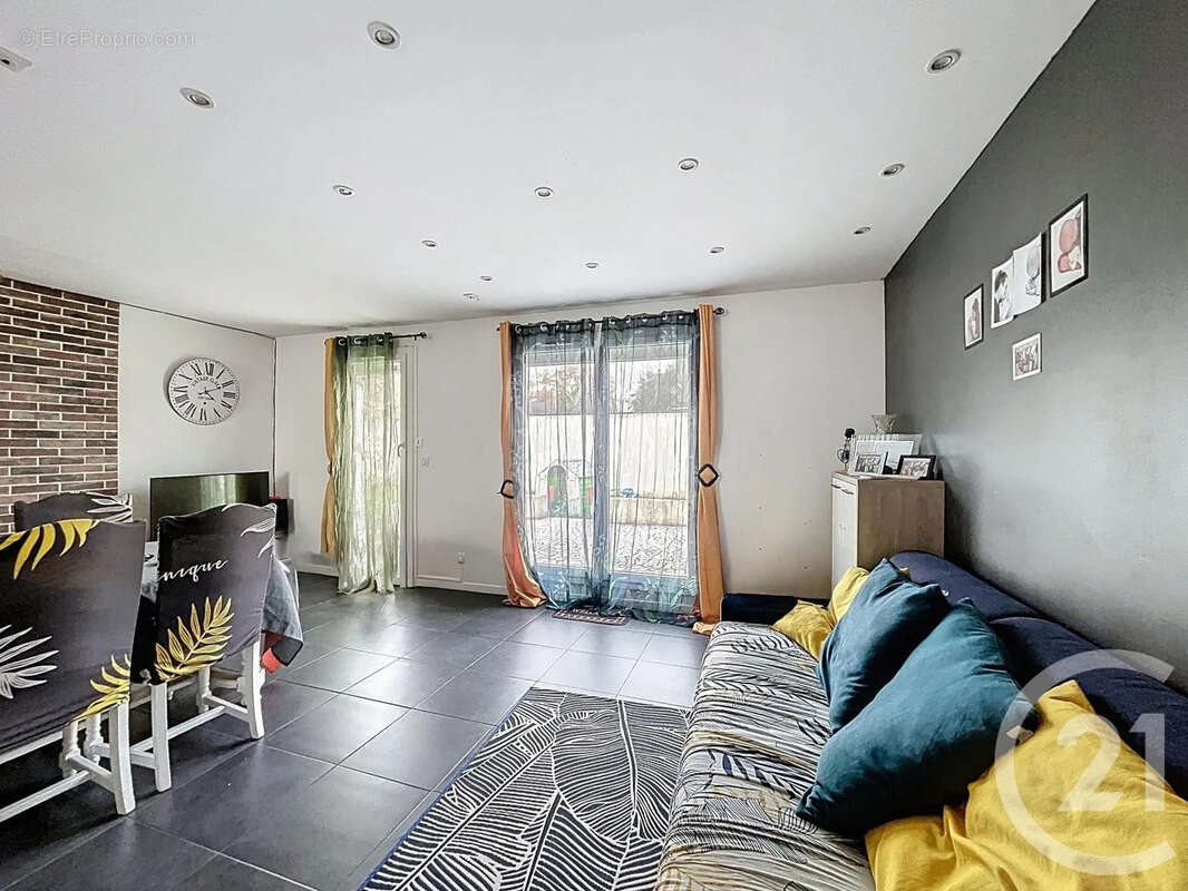 Maison à MOISSY-CRAMAYEL