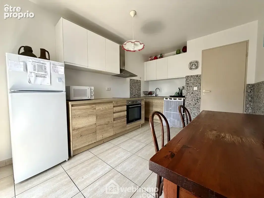 La cuisine équipée restera en place