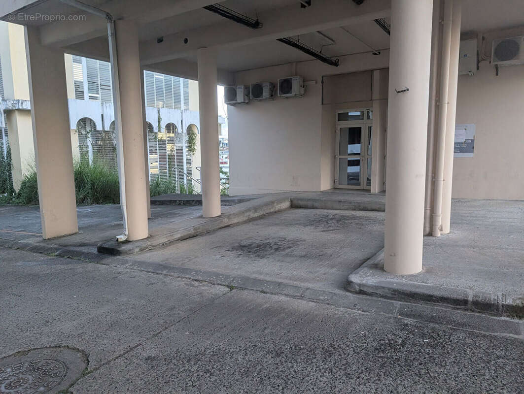 Commerce à FORT-DE-FRANCE