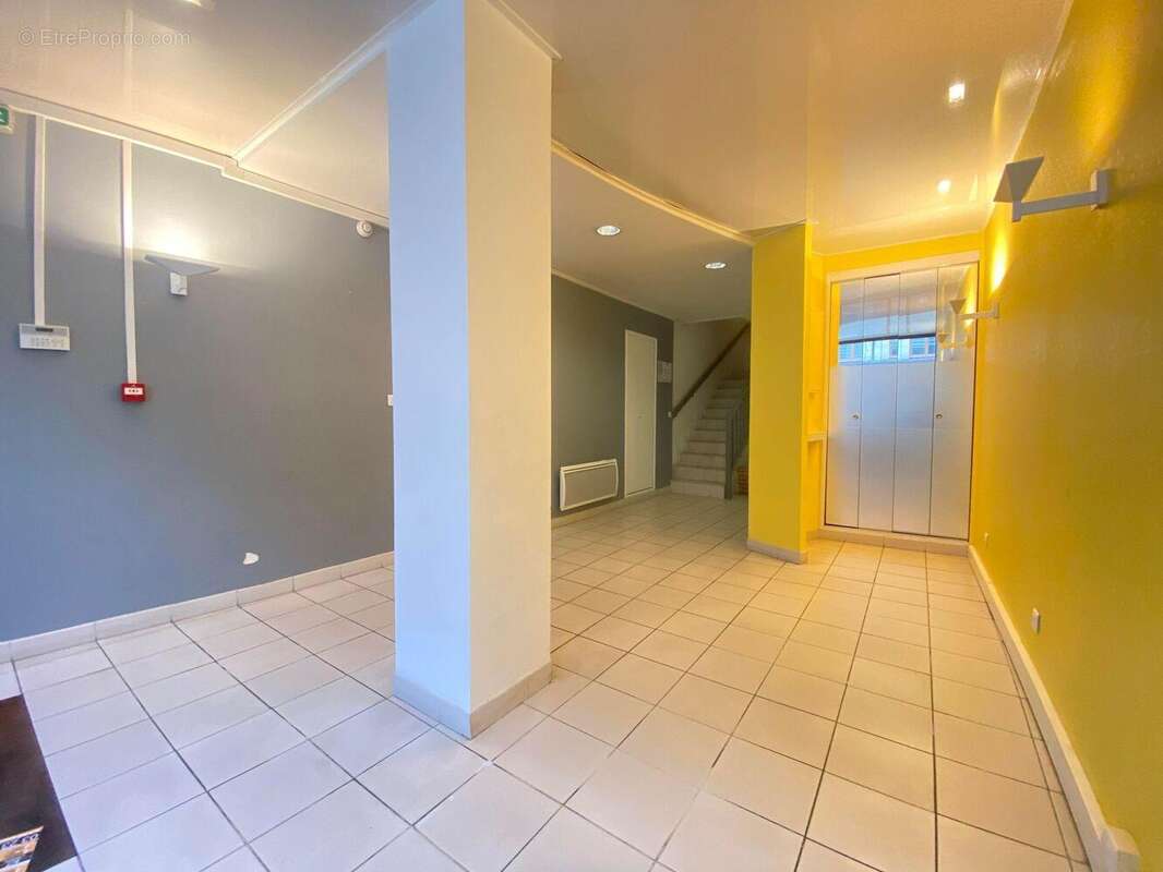 Vous disposez d'un hall d'accueil de 30 m²