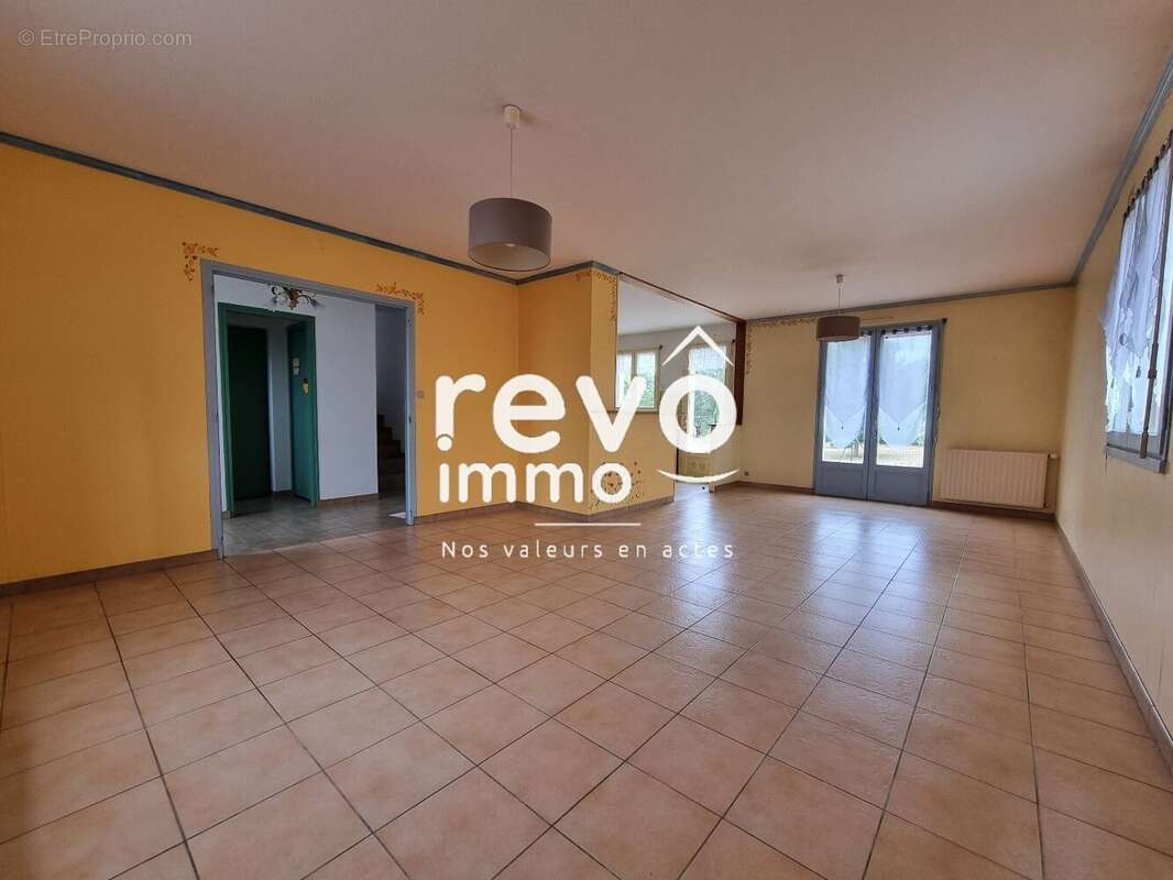 Maison à LE PUISET-DORE