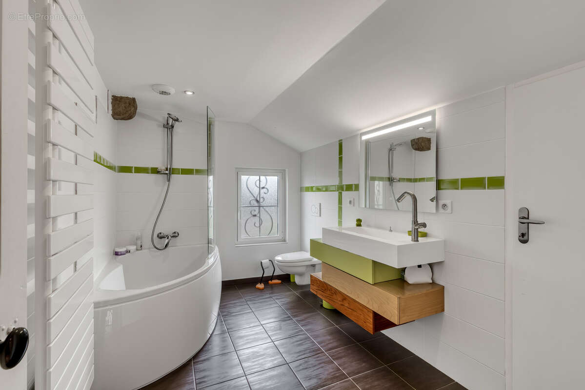 Maison à DIVONNE-LES-BAINS