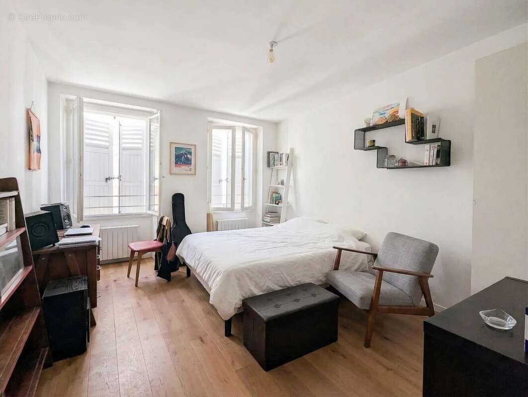 Appartement à PARIS-20E