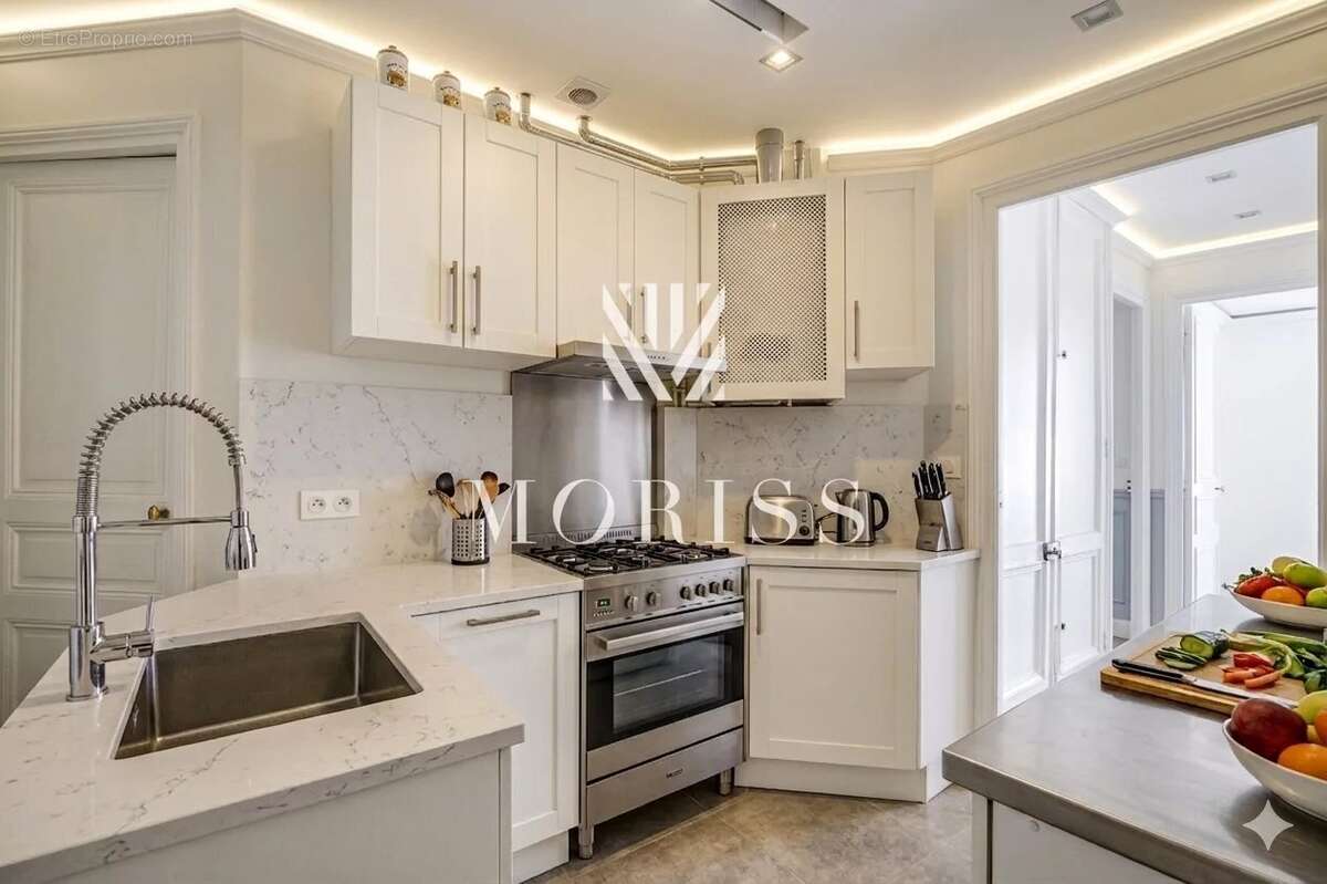 Appartement à PARIS-8E