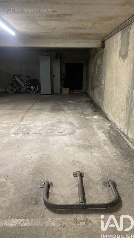 Photo 1 - Parking à ANTONY