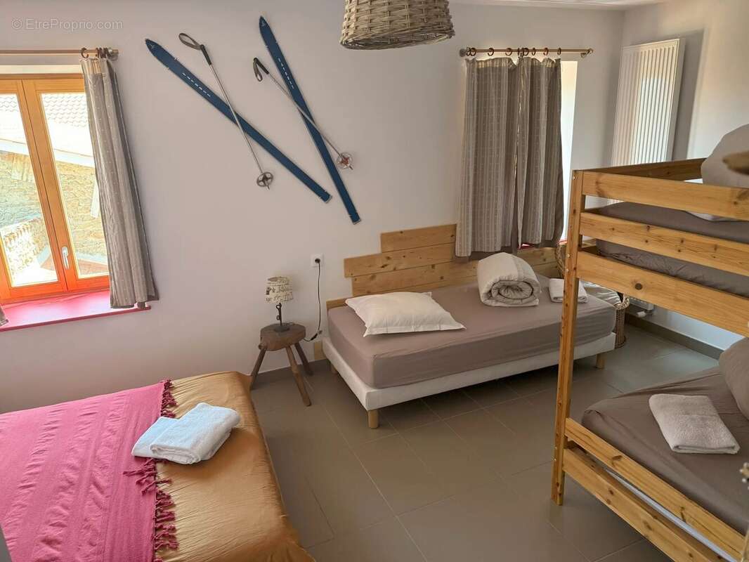 Commerce à SAINT-DIDIER-SUR-ROCHEFORT