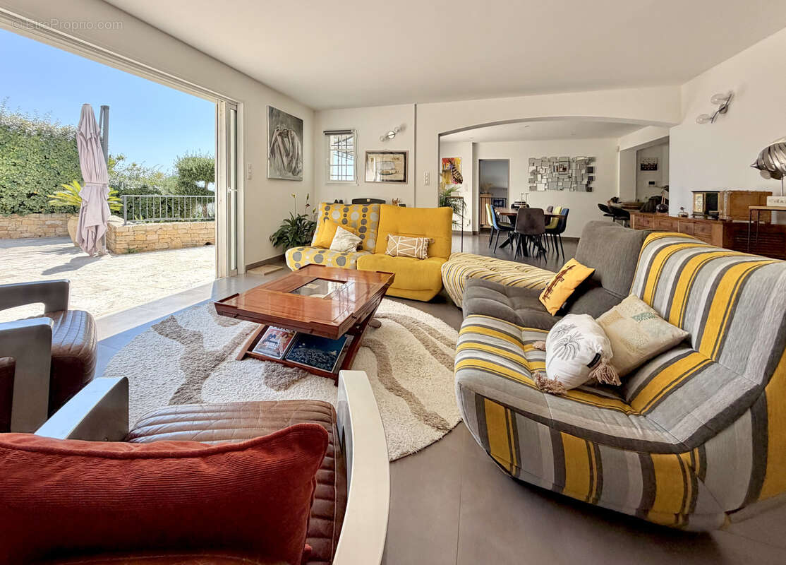 Bandol - Propriété avec vue mer panoramique, piscine à débordement et ascenseur intérieur - photo 7