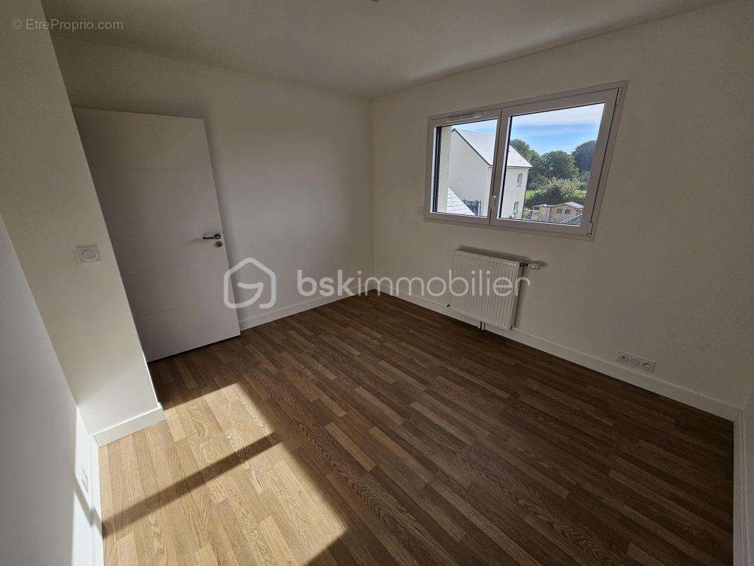 Maison à LONGUES-SUR-MER