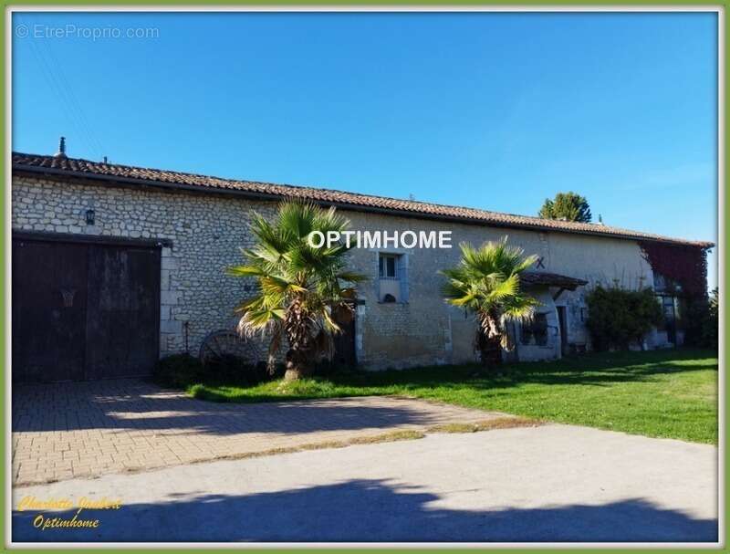 Maison à BARBEZIEUX-SAINT-HILAIRE