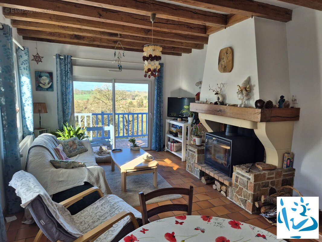 Maison à LA CHAPELLE-MONTLIGEON