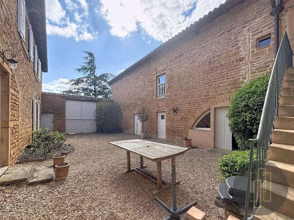 Maison à POUILLY-LE-MONIAL