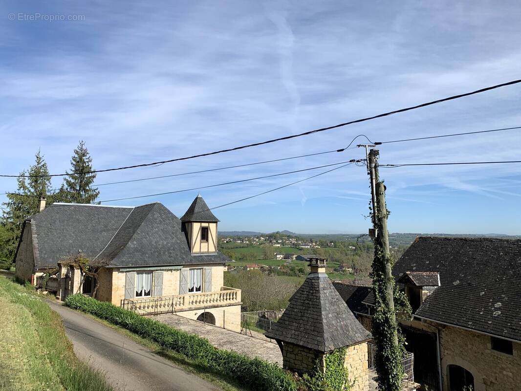 Maison à SAINT-CERNIN-DE-LARCHE