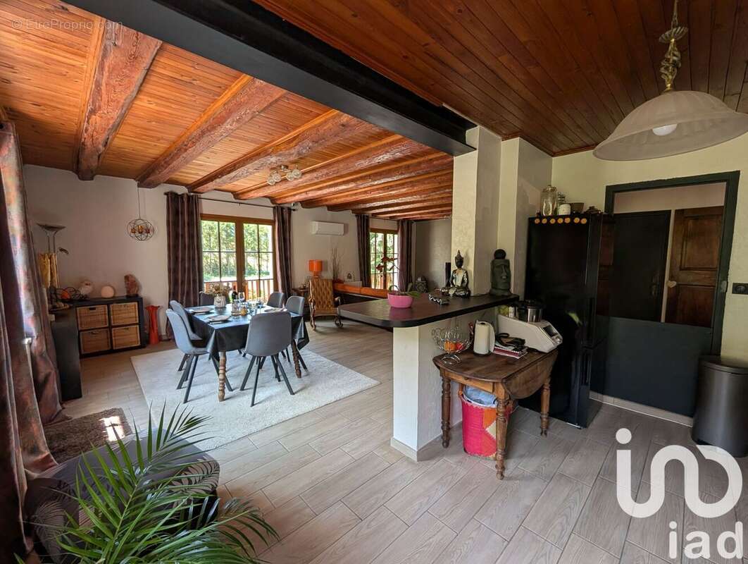 Maison 184 m² à Saint-Martin-De-La-Cluze  - photo 8