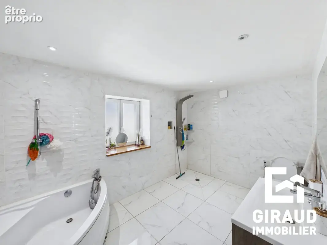 Maison 9 pièces 314 m² à vendre à Fontenay-Le-Comte (85200) - photo 9
