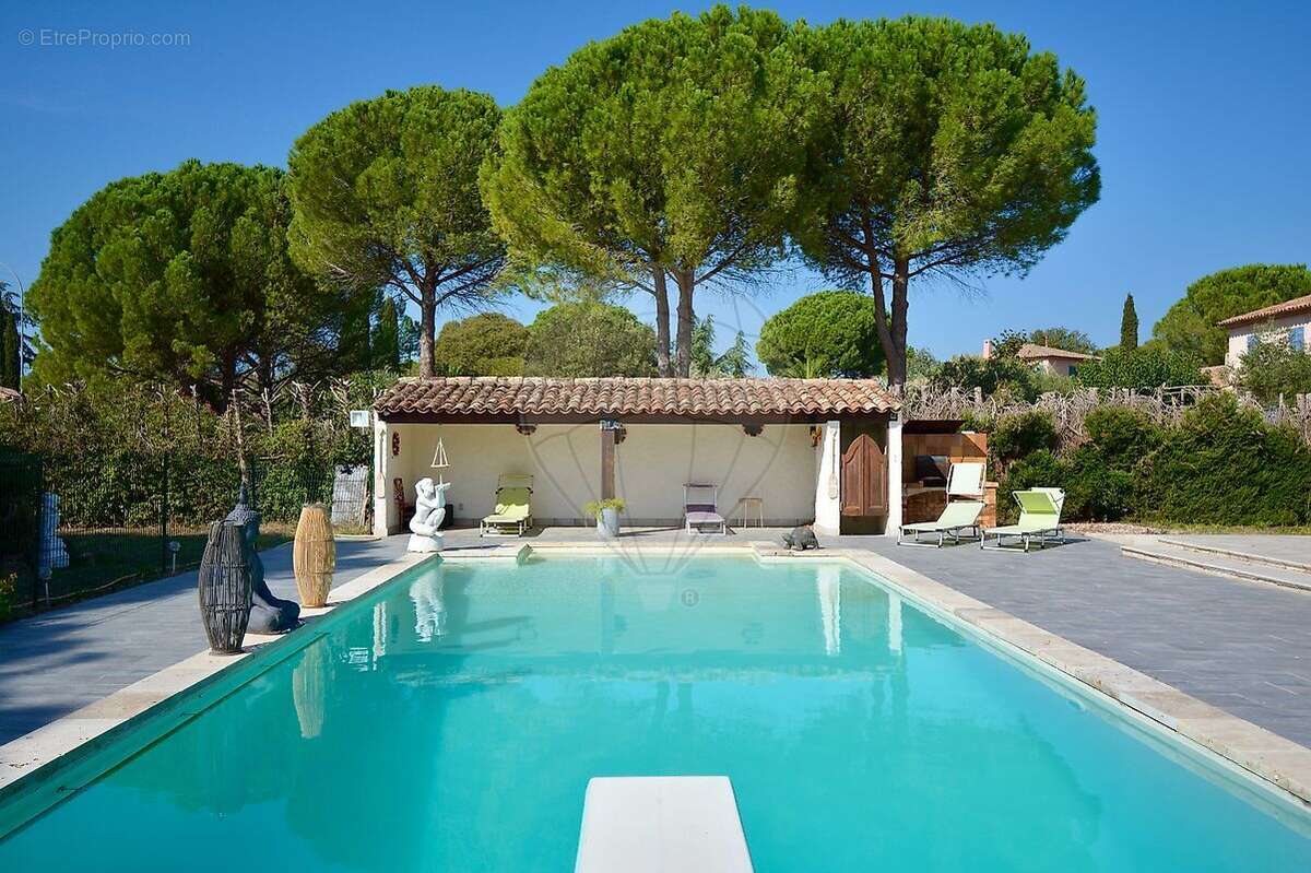 Maison à LE MUY