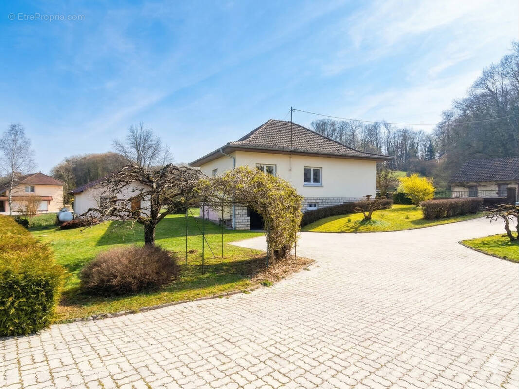 Maison à ISSANS