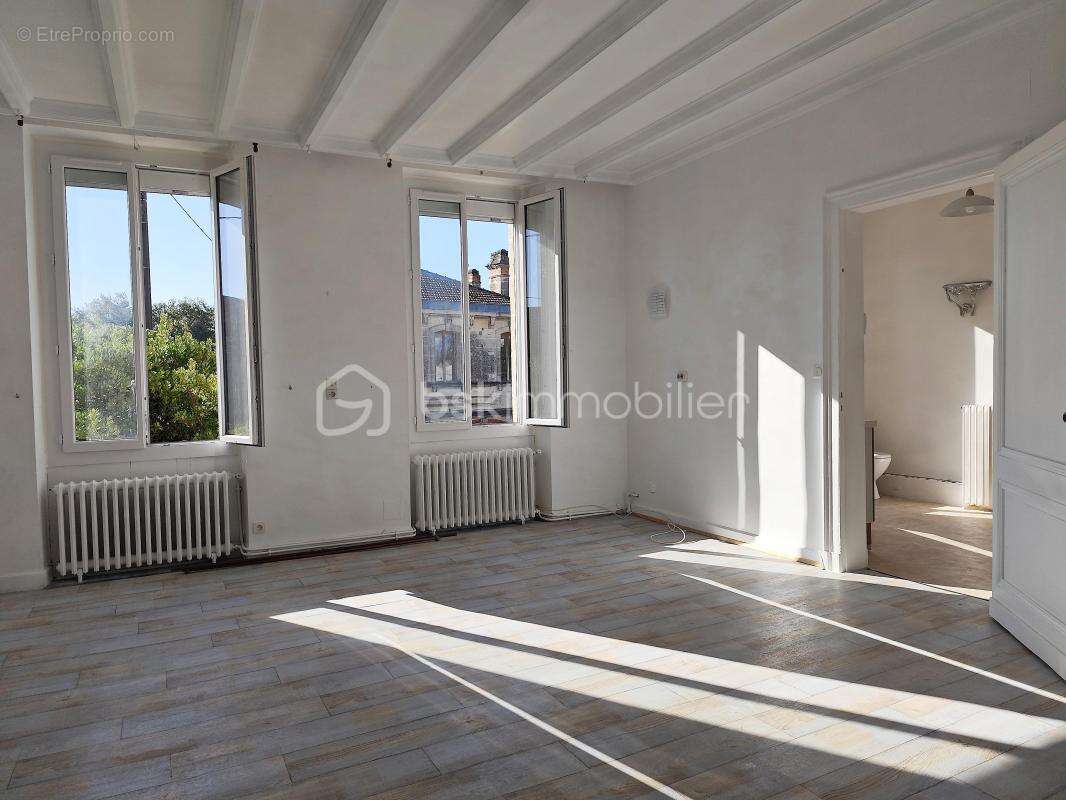 Maison à SAINT-CHRISTOLY-DE-BLAYE