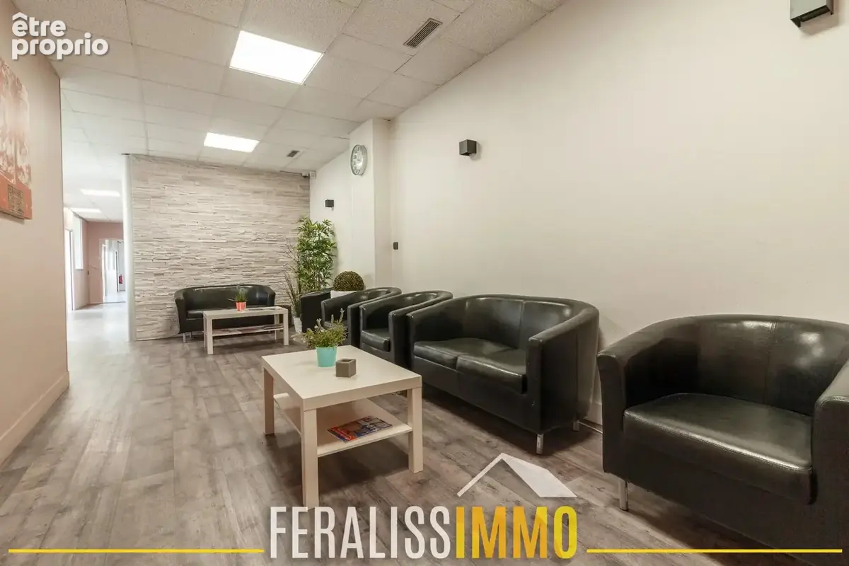 Cergy Préfecture Bureaux 265 m2 rendement élevé ! - photo 2